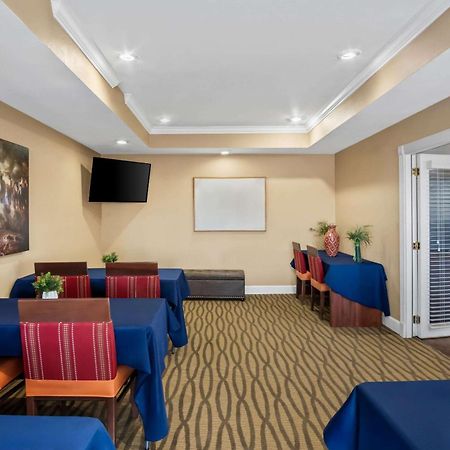 Quality Suites Irving-Las Colinas Extérieur photo
