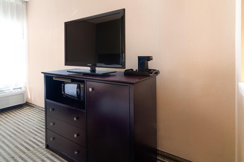 Quality Suites Irving-Las Colinas Extérieur photo