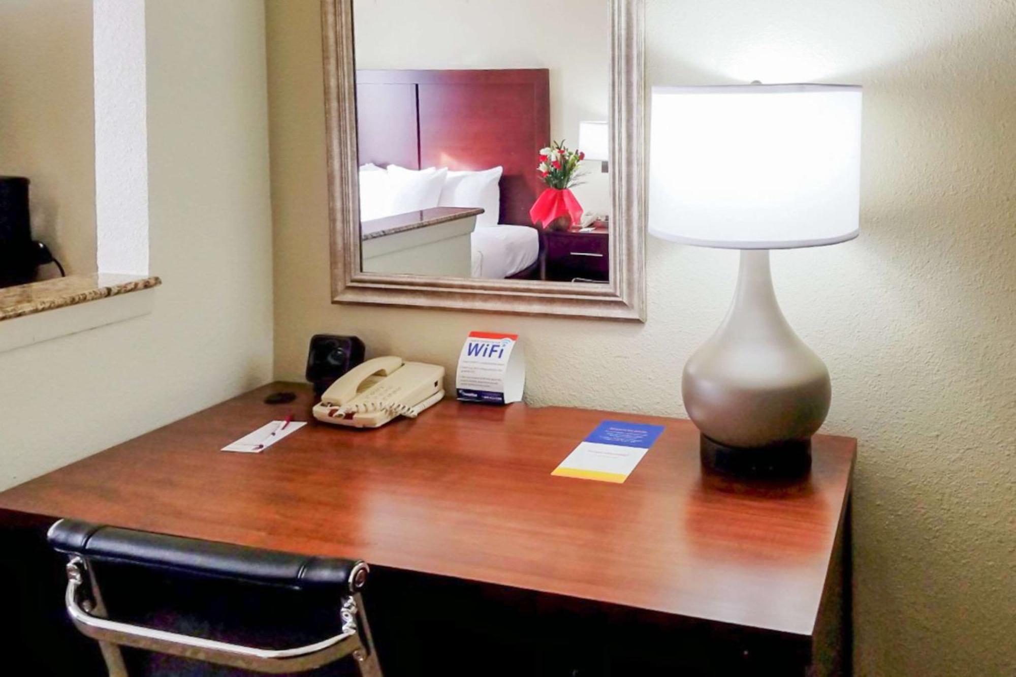 Quality Suites Irving-Las Colinas Extérieur photo