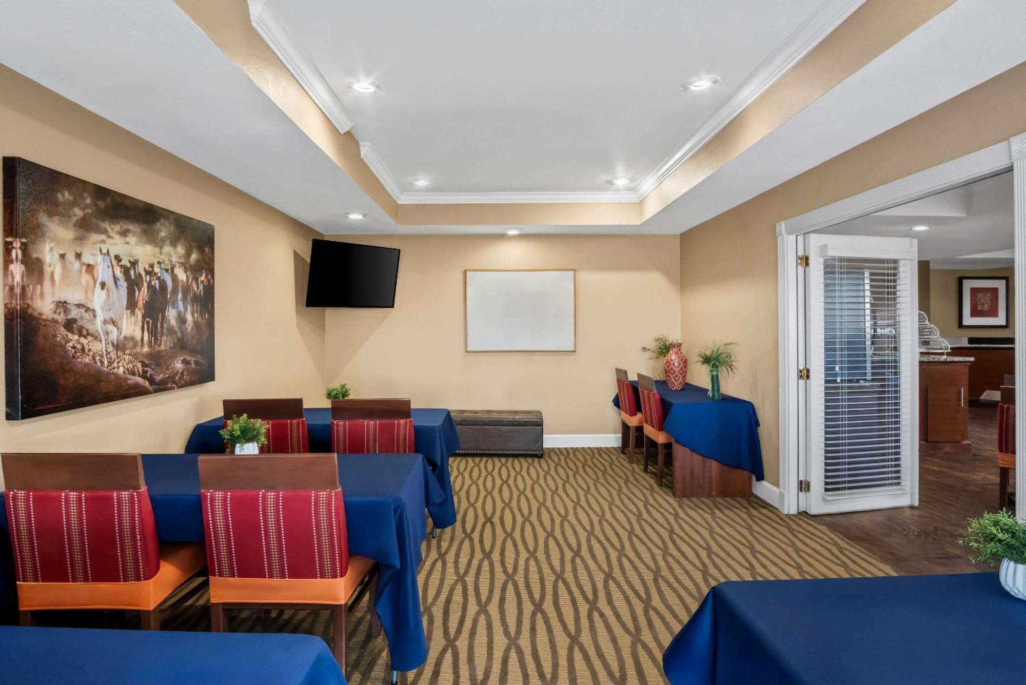 Quality Suites Irving-Las Colinas Extérieur photo