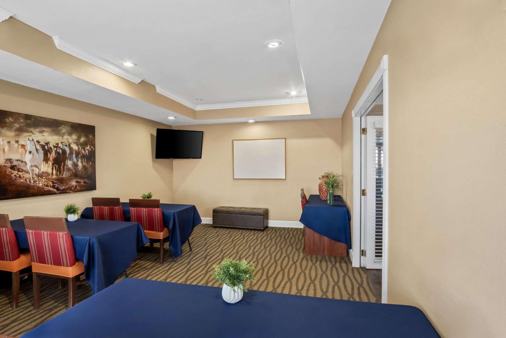 Quality Suites Irving-Las Colinas Extérieur photo