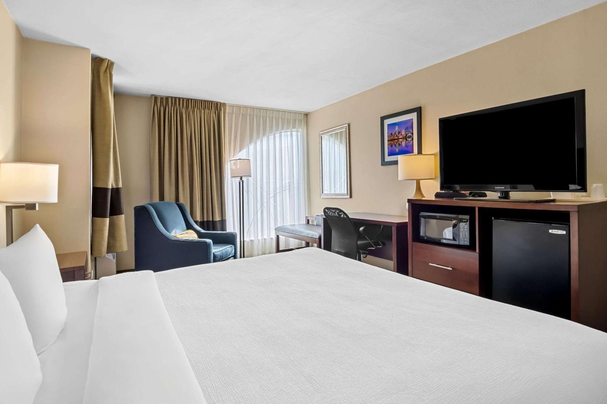 Quality Suites Irving-Las Colinas Extérieur photo
