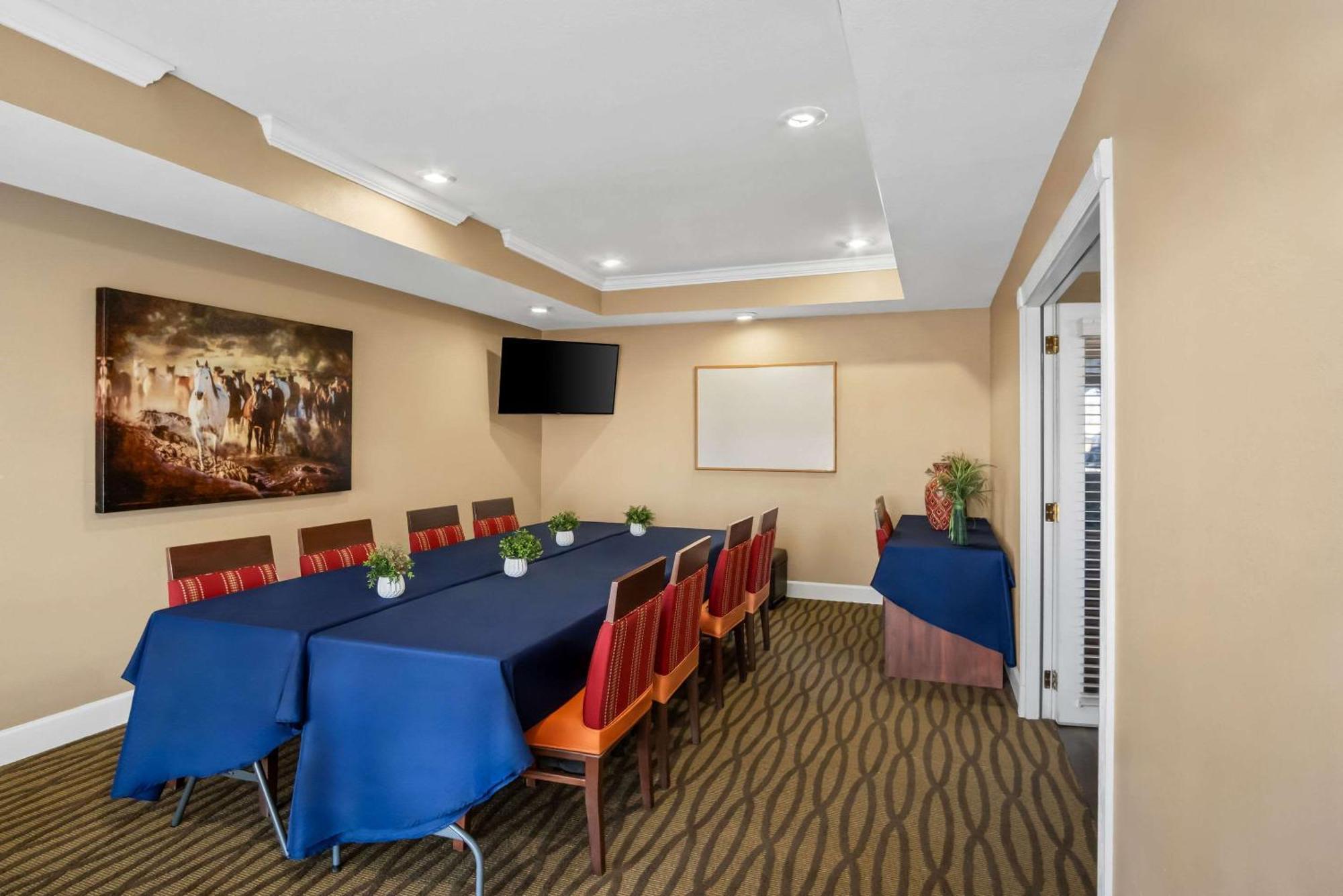 Quality Suites Irving-Las Colinas Extérieur photo